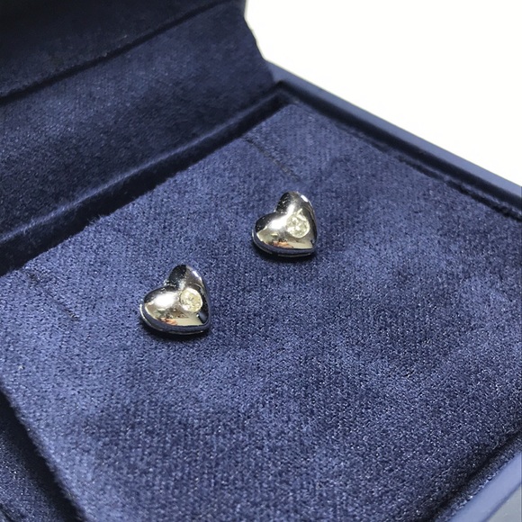 18KT WHITE GOLD & DIAMOND Heart Stud Earrings - Picture 8 of 10